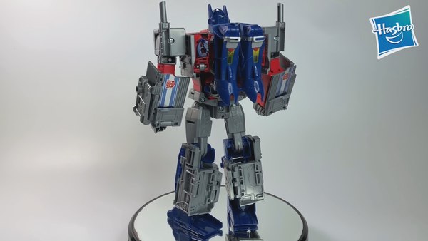 Power Of The Primes Leader Class Optimus Video Gives Detailed In Hand Look With Screencaps 43 (43 of 49)